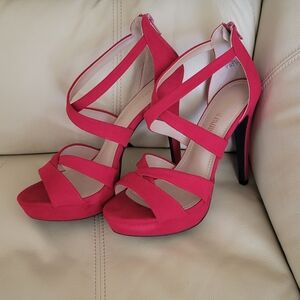 Platform Strappy Sandals! 👠